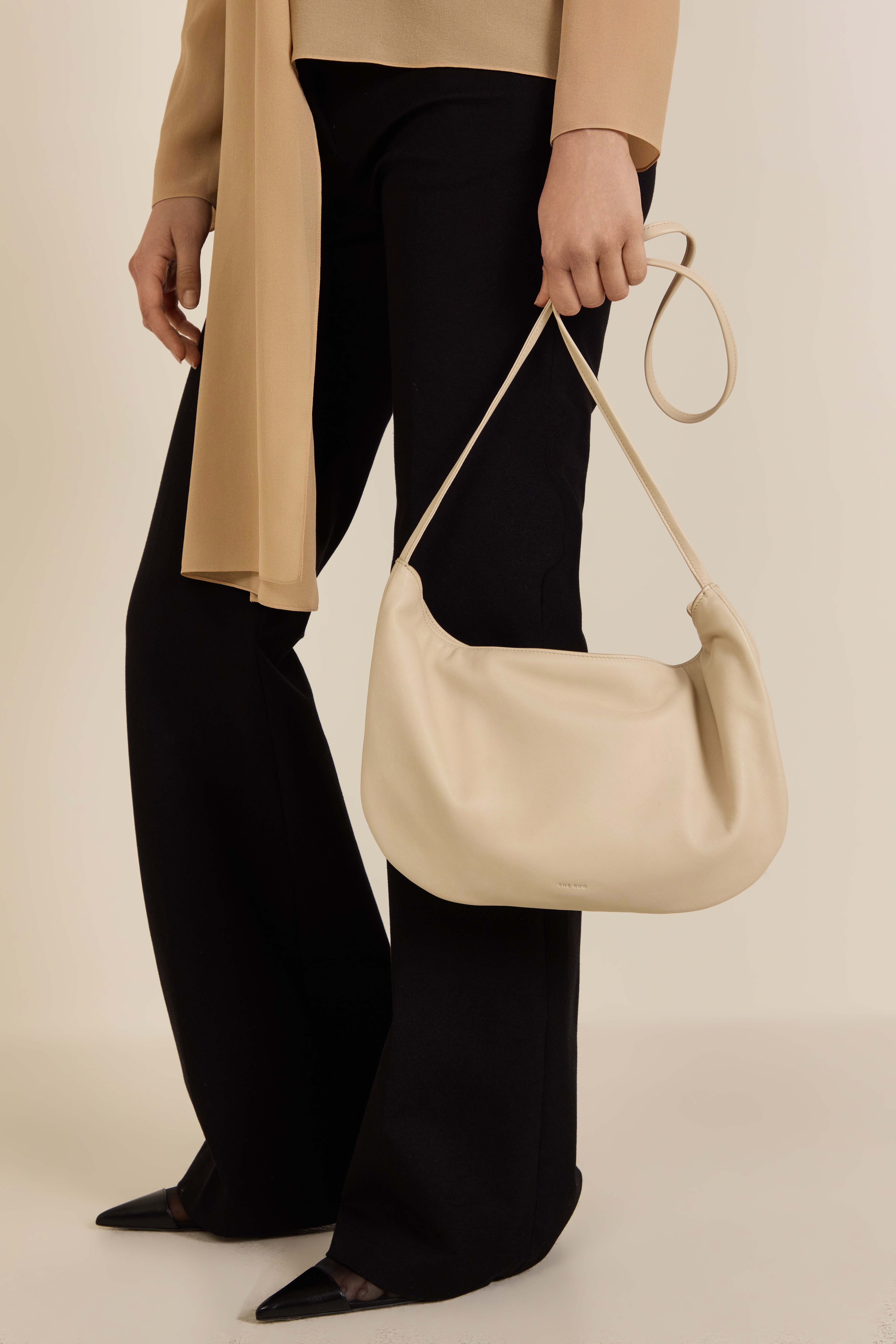 תמונת כל הלוק של תיק כתף איזי סמול